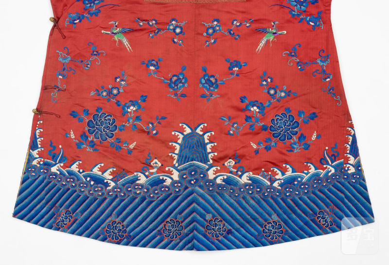 A Chinese semi-formal embroidered silk robe, - 图4